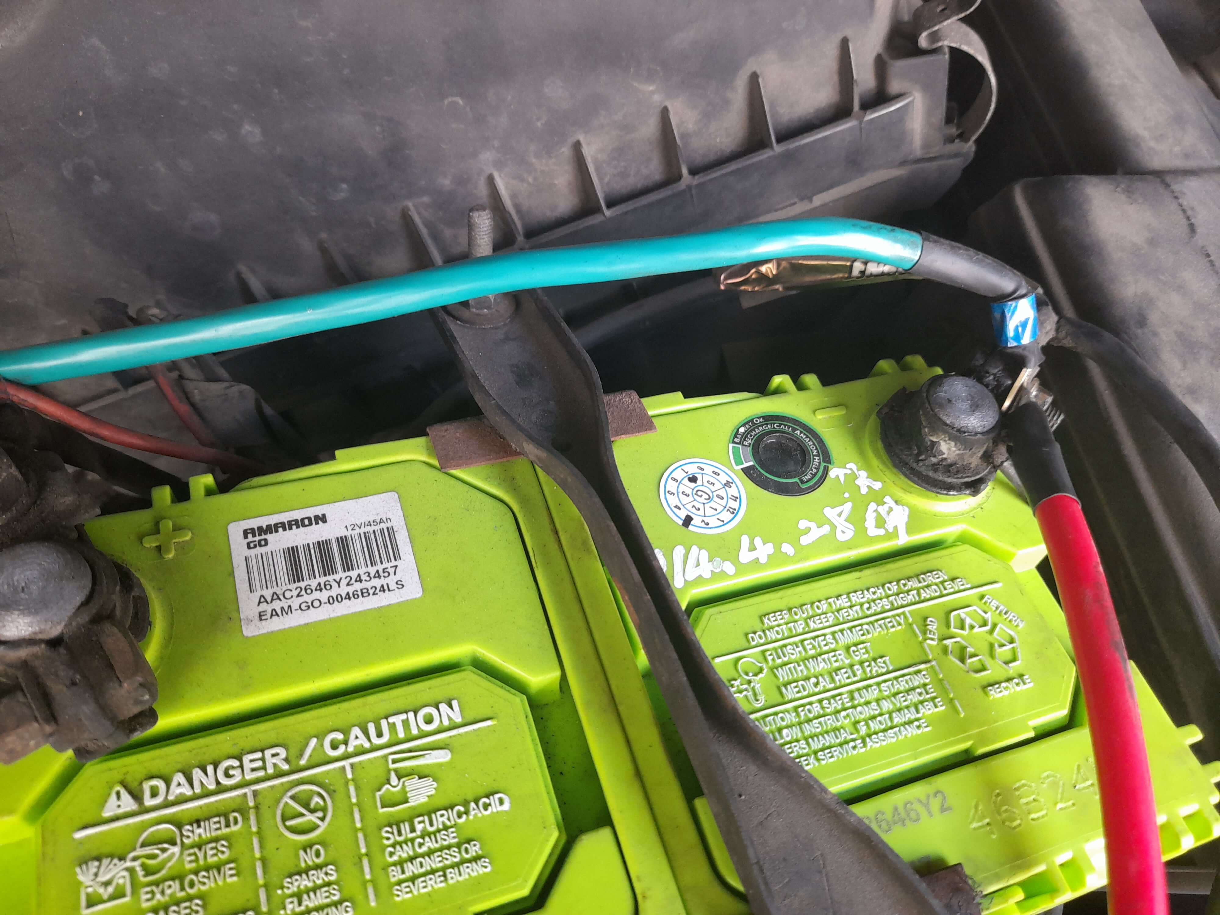 安裝實拍圖1：固定接地線於電瓶負極