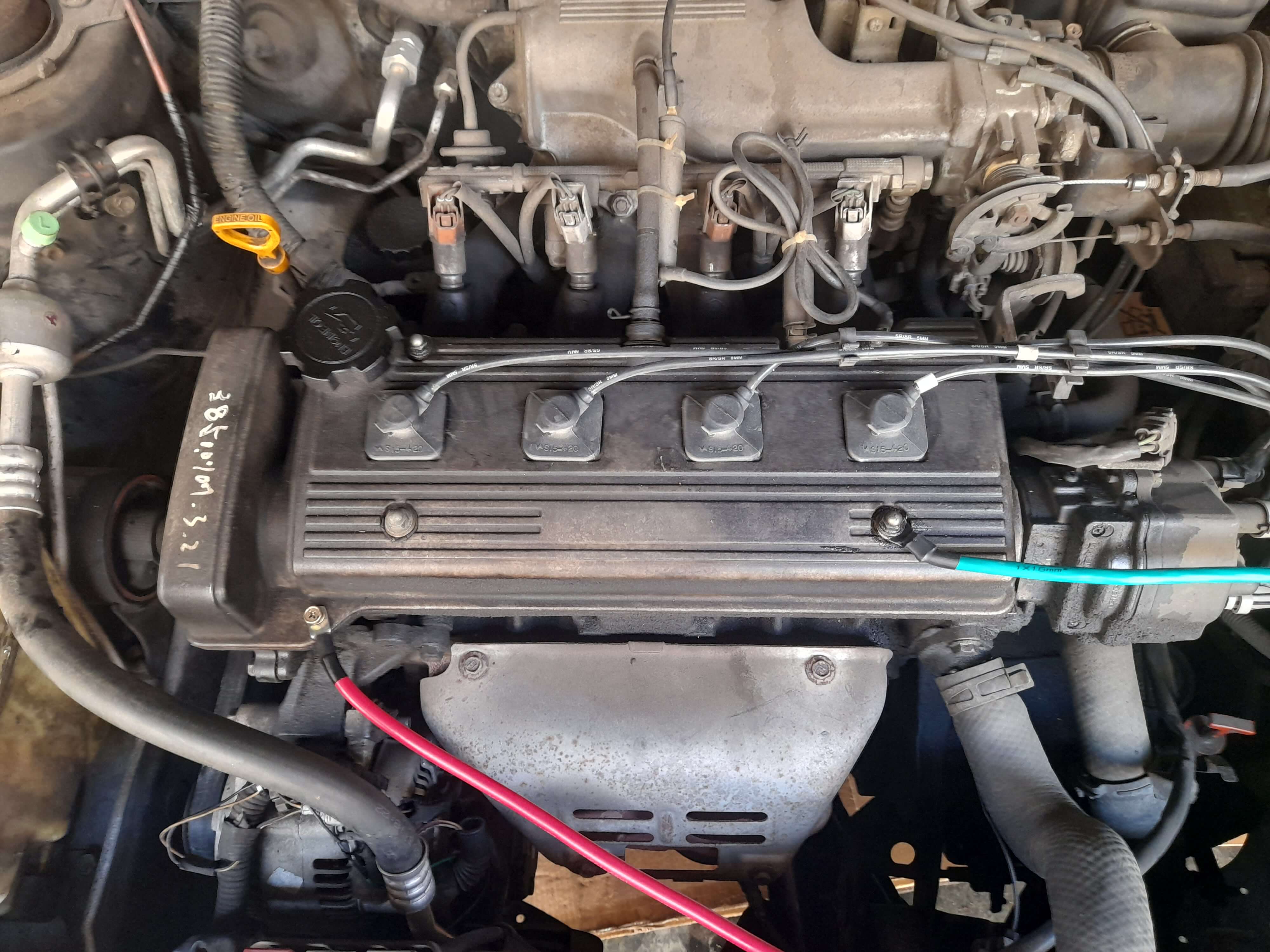 安裝實拍圖2：分別固定接地線於引擎兩端的金屬螺絲